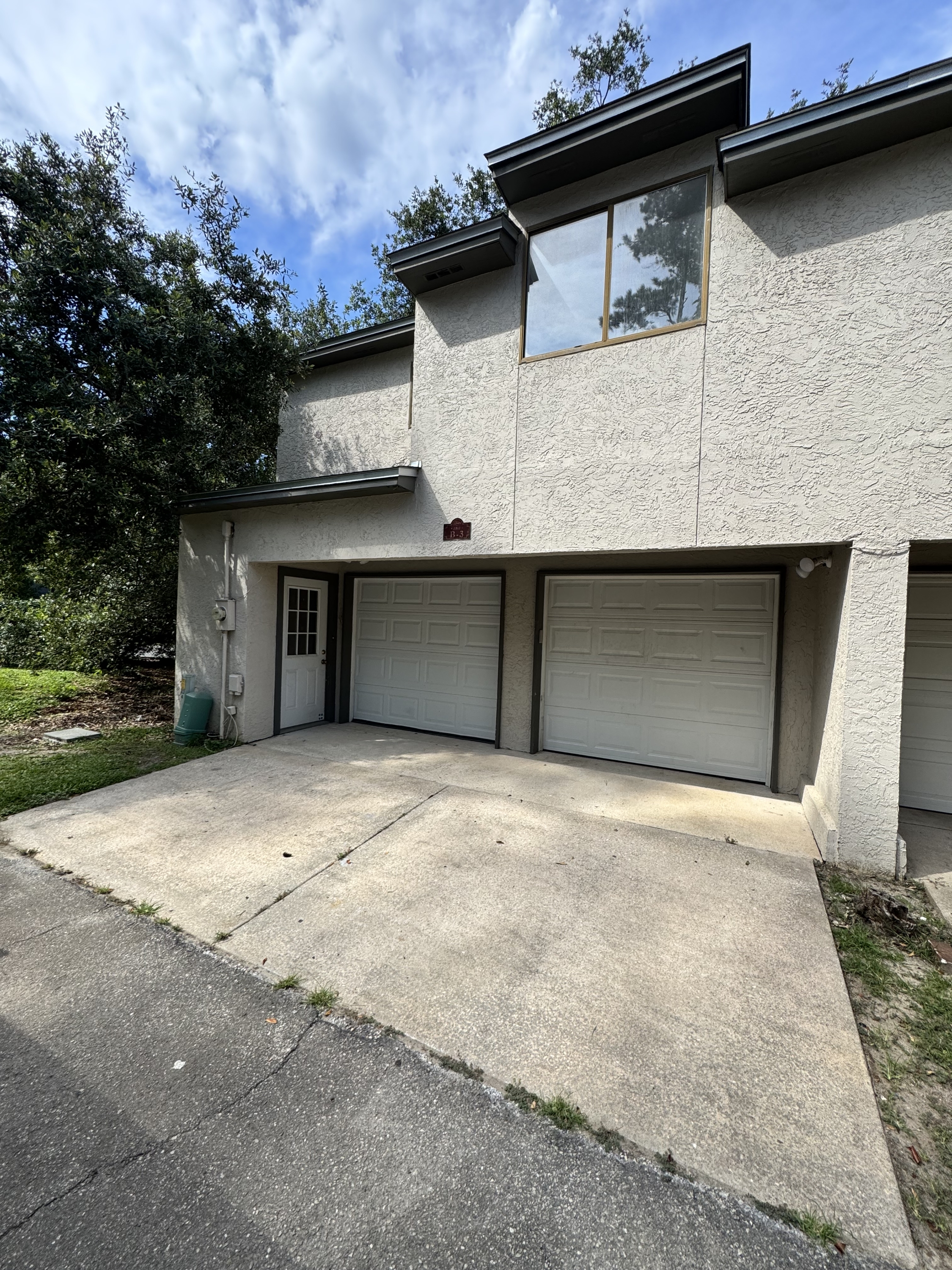1313 Airport Dr